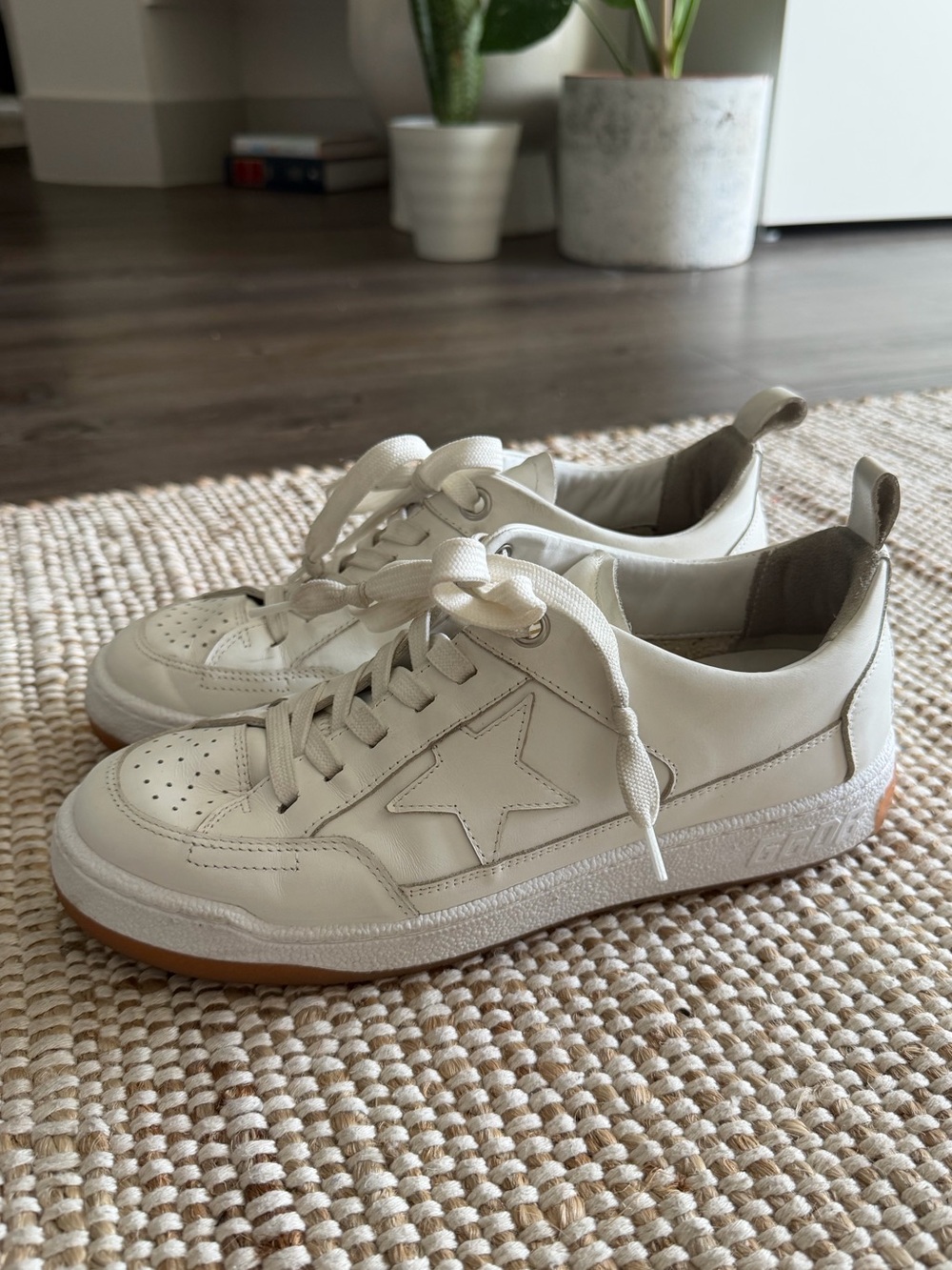 Golden Goose 'YEAH' Low-Top Sneakers - Picture 3 of 5
